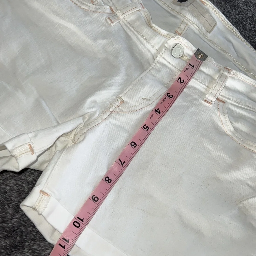 LEVIS SHORTS WHITE SIZE W30 PEACH & CREAM COLORED THREADS ROLLED HEM WHITE LABLE